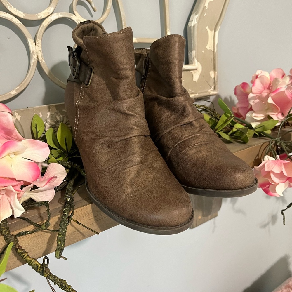 Bare Traps Booties Brown Heeled Side Zip Womens 8 Ankle Boots